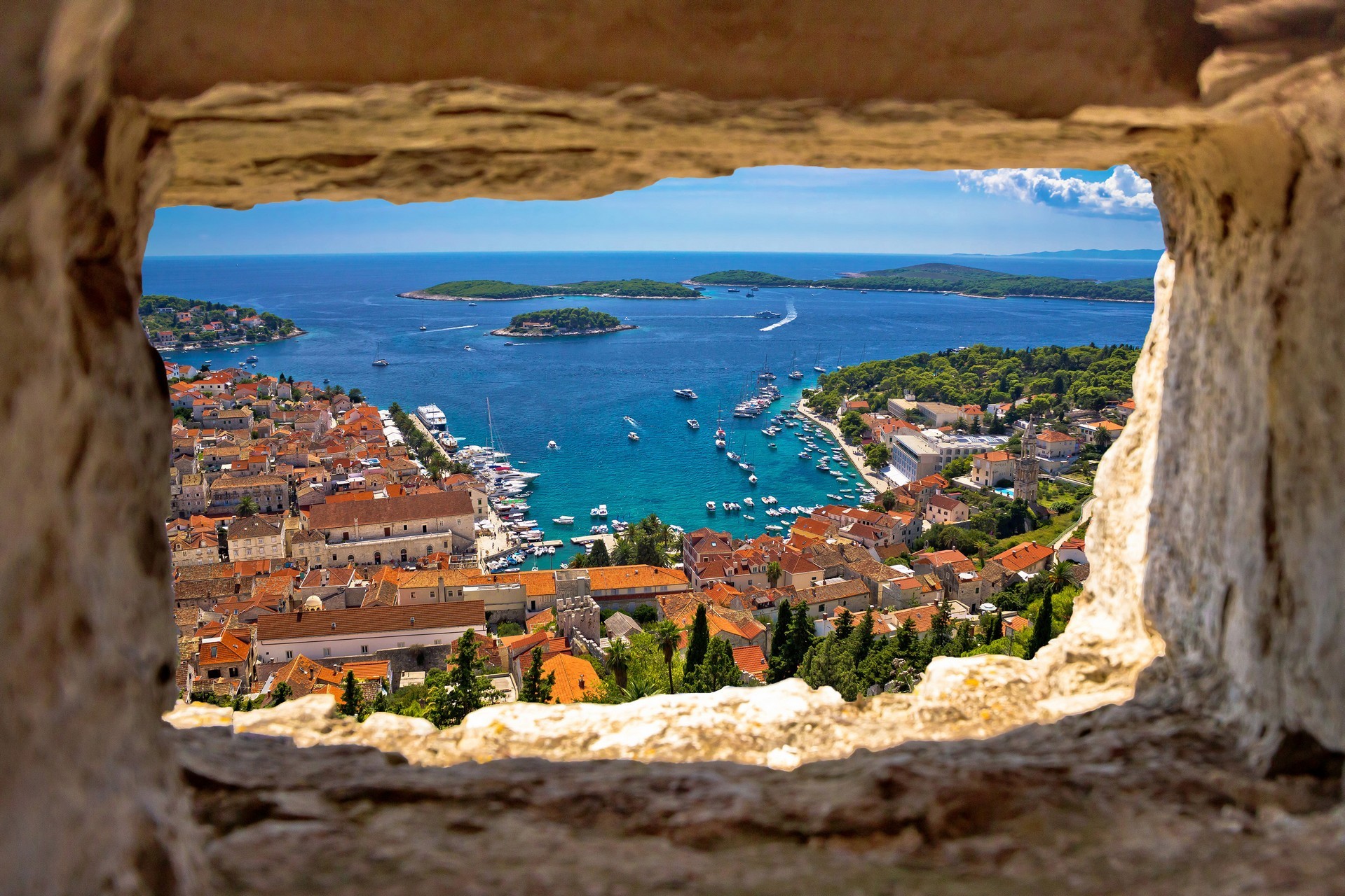 https://www.luxevillascollection.com/storage/u-222/2023/12/14/hvar-dalmatia-blog-1702583203.jpg